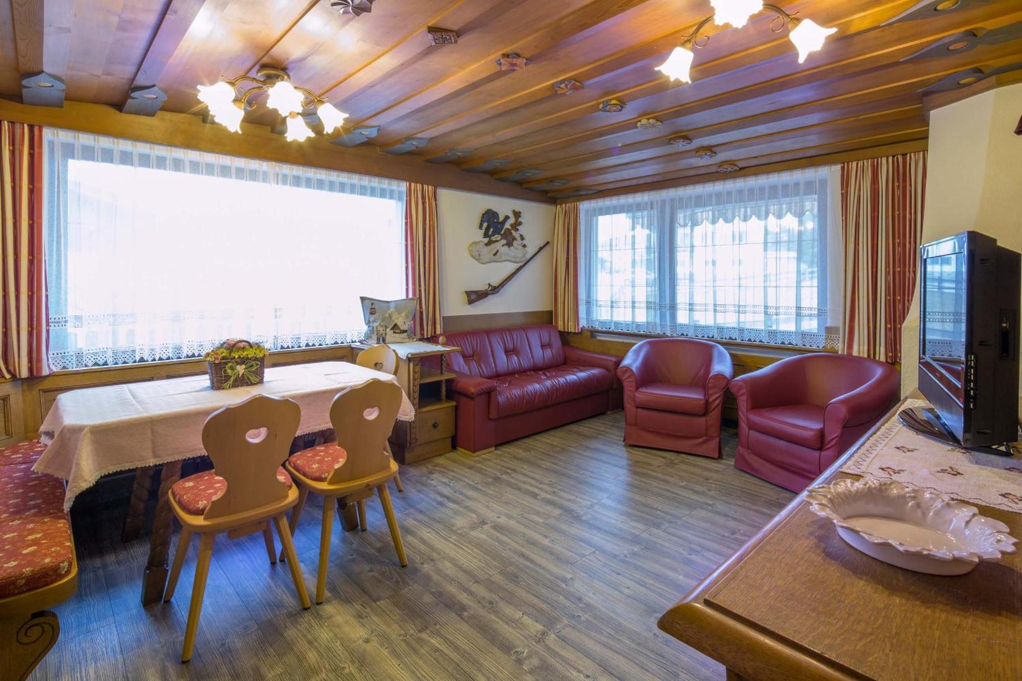 Alpin Apartments Colfosco Ruang foto