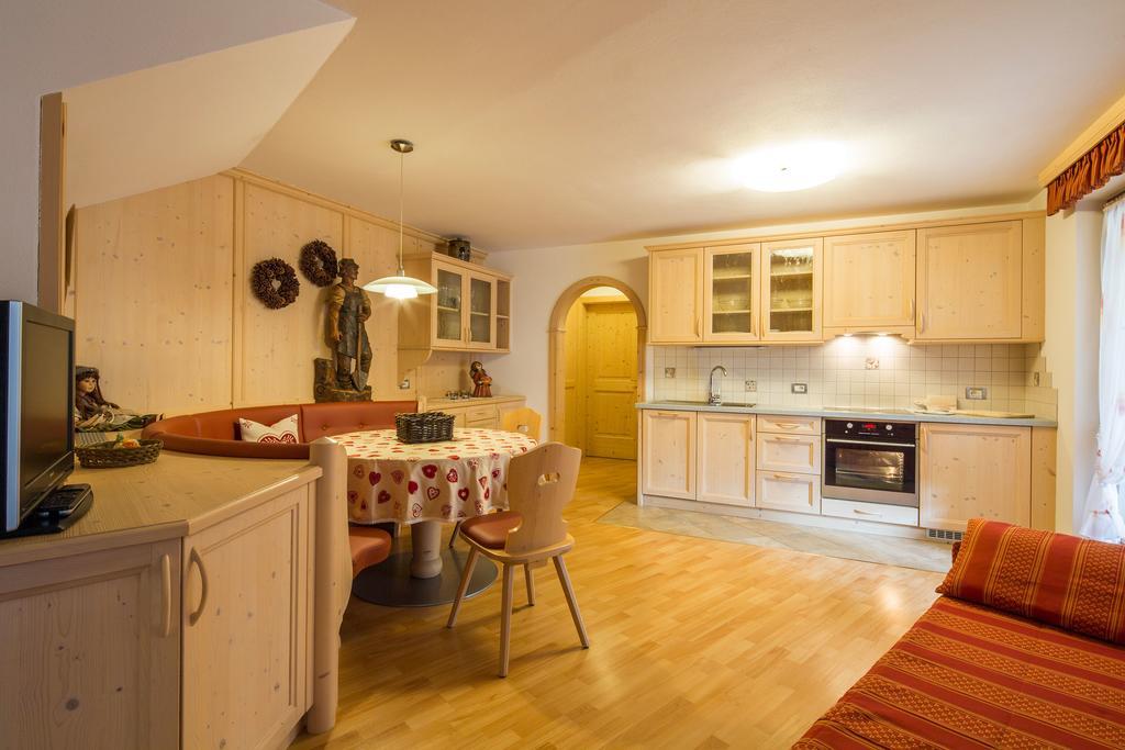 Alpin Apartments Colfosco Ruang foto